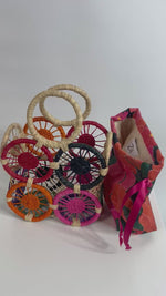 Load and play video in Gallery viewer, Pikala - micro sac en raphia / en stock