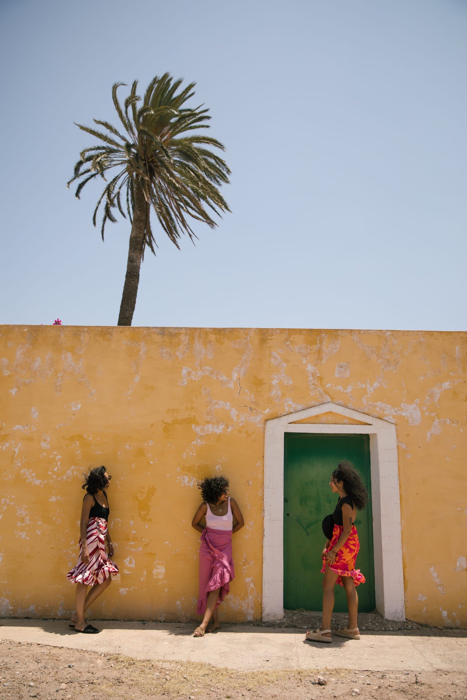 YZA Essaouira — palmier et porte bleue