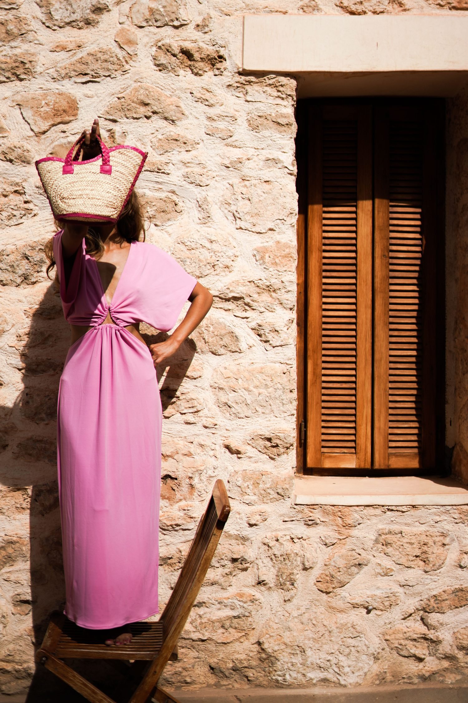 YZA Sidi Kawki — robe rose et panier