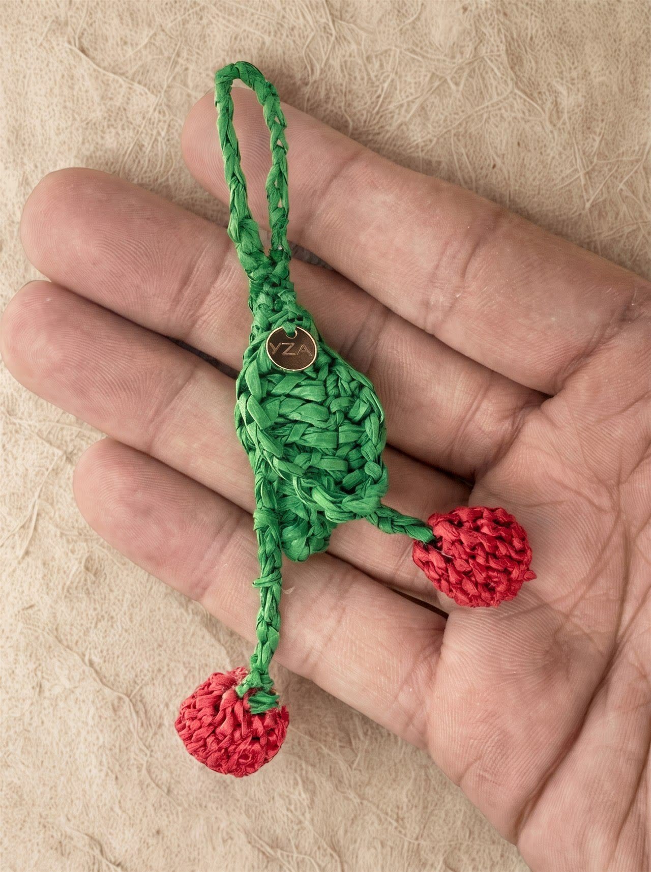 Charm cerises en raphia
