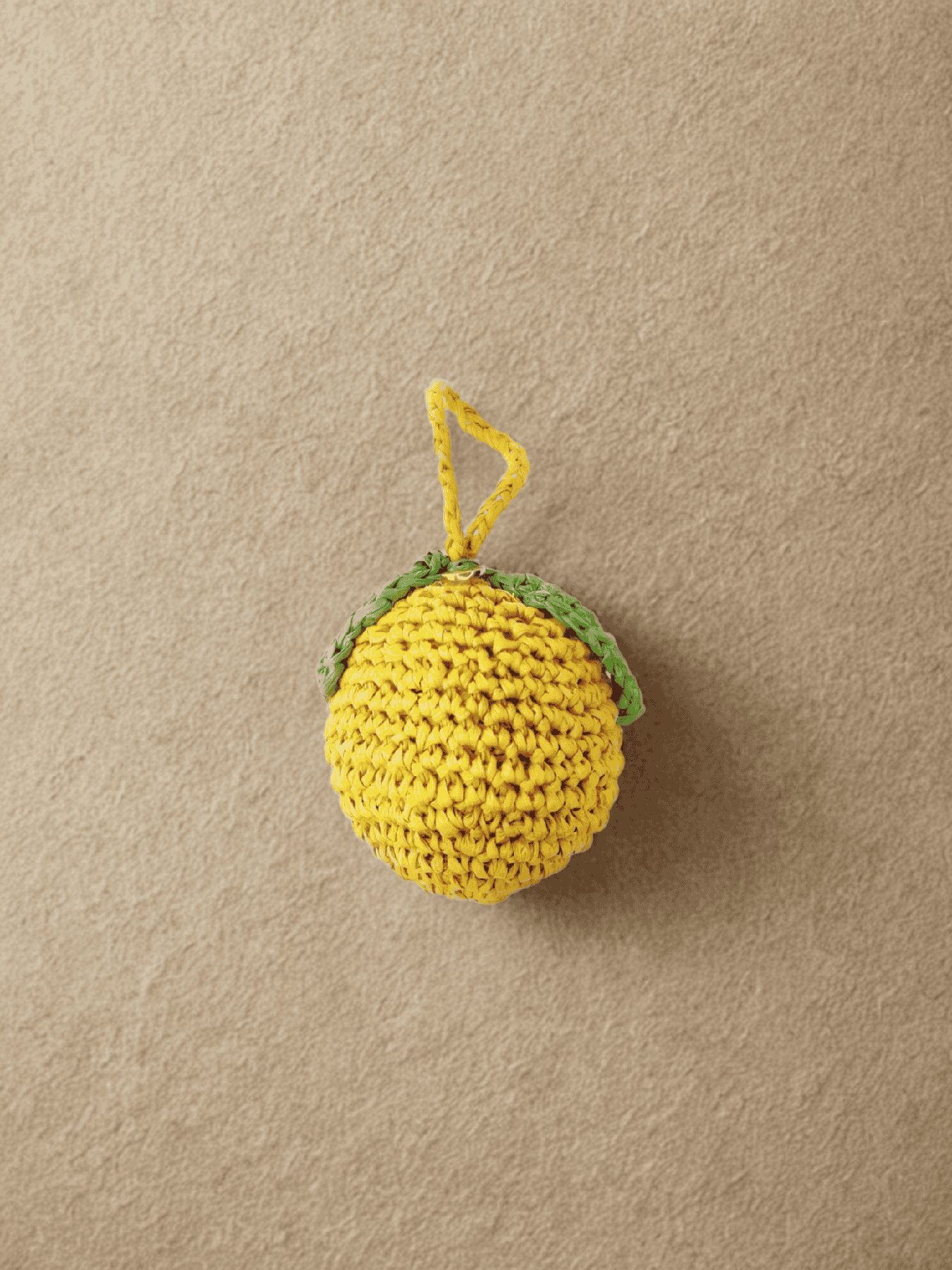 Charm citron entier en raphia