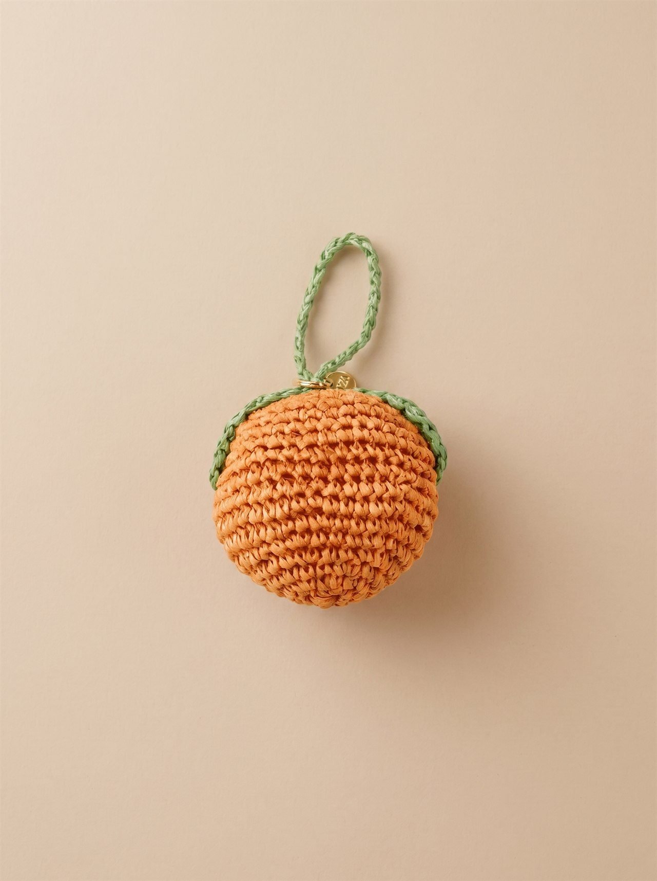 Charm orange entiere en raphia
